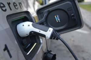 Încă 80 de stații de reîncărcare a maşinilor electrice în Brașov | MyTex.ro