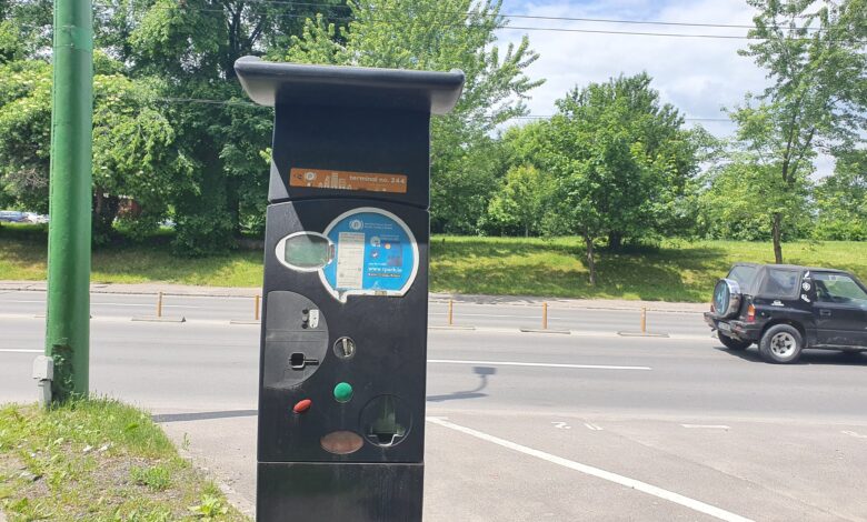 La Brașov: Un automat pentru plata taxei de parcare a fost furat de trei tineri 3 Automat | MyTex.ro