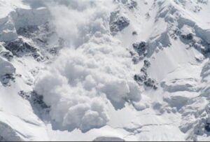 Avalanşă de mari dimensiuni în Munţii Făgăraş | MyTex.ro