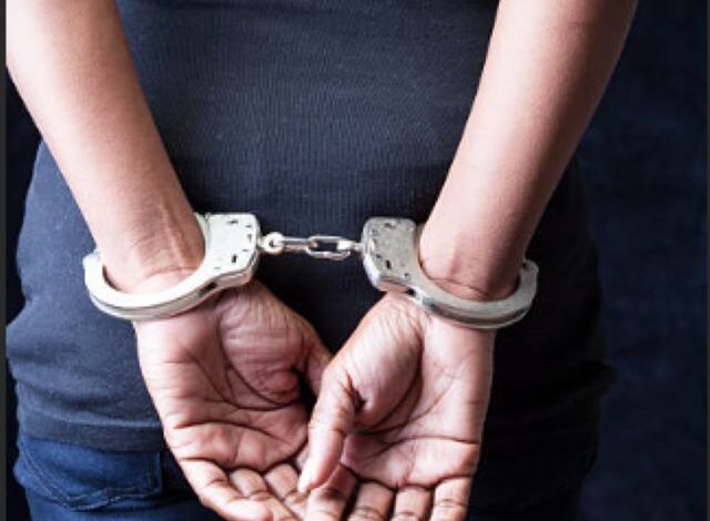 Femeie reţinută după ce a bătut doi poliţişti locali 3 Femeie reţinută după ce a bătut doi poliţişti locali | MyTex.ro