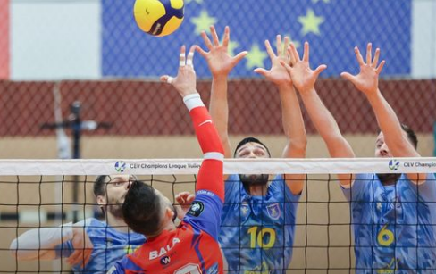 Egal în finala Campionatului Național de volei / Urmează două meciuri la Brașov 3 Egal în finala Campionatului Național de volei | MyTex.ro