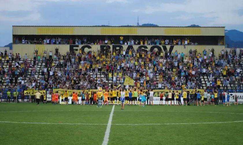 Brașovenii sfidează bugetul pentru Corona și țin la Steagul Roșu