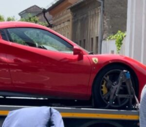 Șofer de Ferrari | MyTex.ro