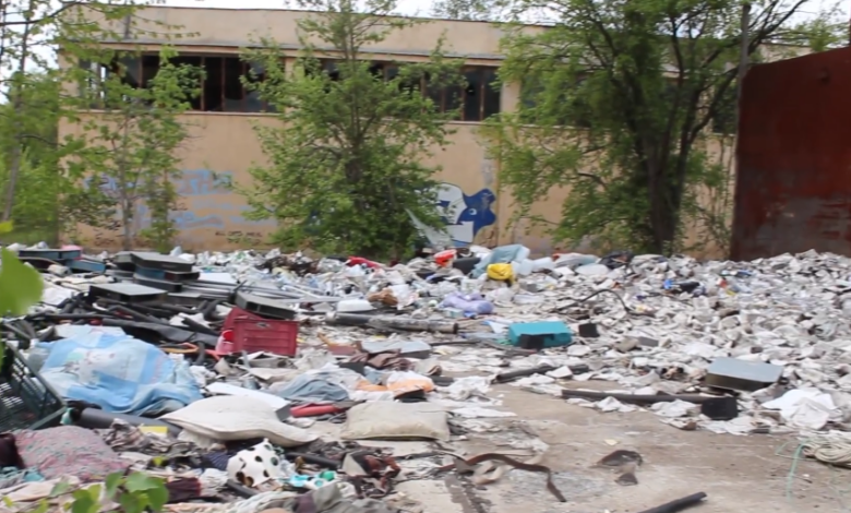 Liberalii brașoveni acuză - Administrația USR a transformat fosta platformă industrială Rulmentul într-o groapă de gunoi / Focar de infecție! 3 Liberalii brașoveni acuză | MyTex.ro