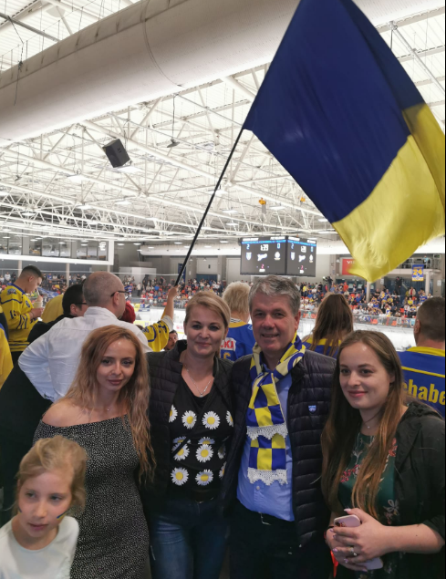 Și George Scripcaru a asistat la triumful Coronei Brașov în Erste Liga / Cum l-au întâmpinat fanii la Patinoarul Olimpic 9 Și George Scripcaru a asistat la triumful Coronei Brașov în Erste Liga | MyTex.ro