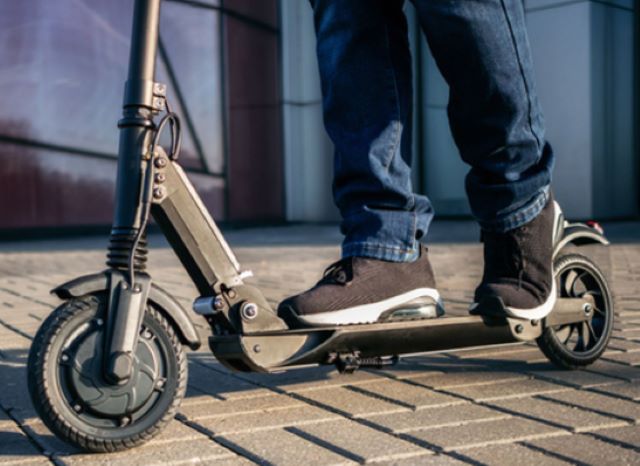 Un bărbat a murit după ce a căzut de pe o trotinetă electrică 3 Un bărbat a murit după ce a căzut de pe o trotinetă electrică | MyTex.ro