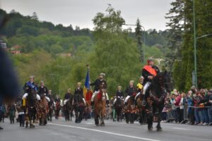 Glorie eternă eroilor neamului românesc | MyTex.ro