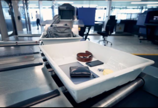 Patru companii aeriene low-cost, amendate pentru taxele impuse la bagajele de mână 3 Patru companii aeriene low-cost | MyTex.ro