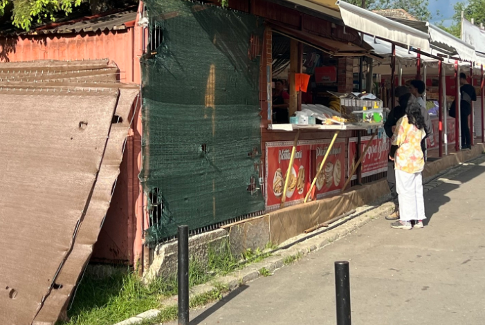 Iar e țigănie în zona Lacului Noua (Brașov) / Cu miros de ulei rânced, cu manele la maxim 5 Iar e țigănie în zona Lacului Noua | MyTex.ro