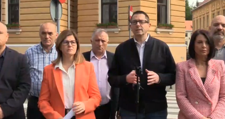 Atac dur al consilierilor locali PNL și PSD la adresa primarului Brașovului / I s-a cerut iar demisia Flaviei Boghiu / Update - proiectele care nu au mai intrat la vot 3 Atac dur al consilierilor locali PNL și PSD la adresa primarului Brașovului | MyTex.ro