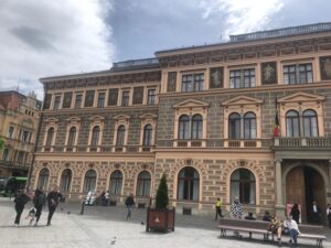 Orice moarte e o poartă / Despre regăsirea echilibrului | MyTex.ro