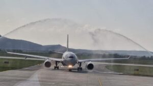 Un avion | MyTex.ro