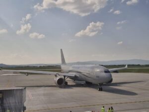 Un avion | MyTex.ro