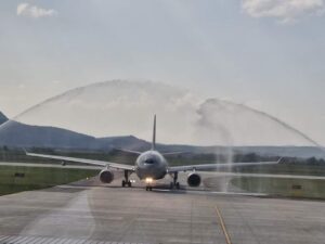 Un avion | MyTex.ro