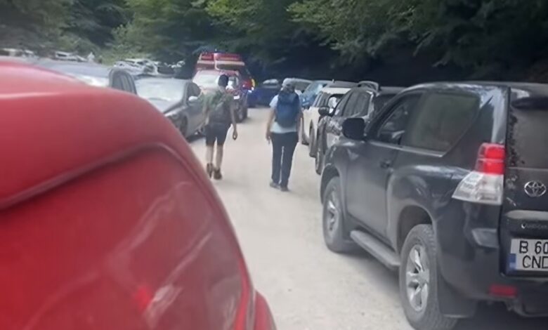Salvamontiștii din Zărnești, acțiune nocturnă pentru recuperarea unor turiști / Caz de urgență medicală, îngreunat de mașinile parcate haotic 3 Salvamontiștii | MyTex.ro