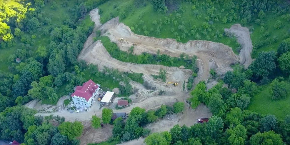 Publicitate electorală USR: Allen Coliban împreună cu brașovenii au câștigat Cetățuia, skatepark-ul și au oprit drumul forestier Gorița; „Tot împreună vom construi viitorul Brașovului”, spune primarul Brașovului 18 | MyTex.ro