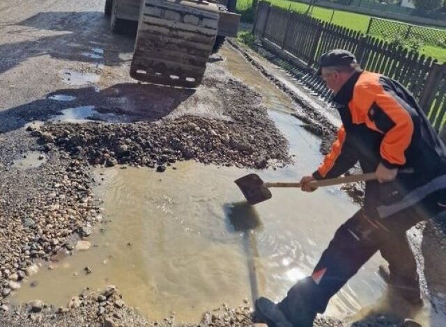 Apă pe carosabil, pe DN73F 3 Apă pe carosabil | MyTex.ro
