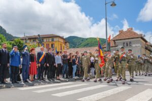 Glorie eternă eroilor neamului românesc | MyTex.ro