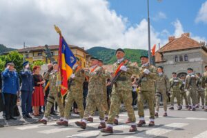 Glorie eternă eroilor neamului românesc | MyTex.ro