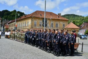 Glorie eternă eroilor neamului românesc | MyTex.ro
