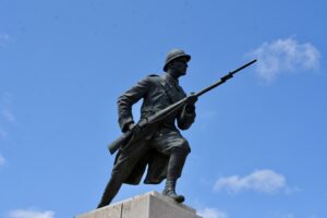 Glorie eternă eroilor neamului românesc | MyTex.ro
