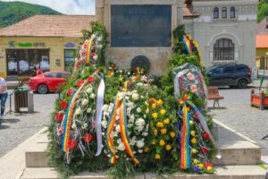 Glorie eternă eroilor neamului românesc | MyTex.ro