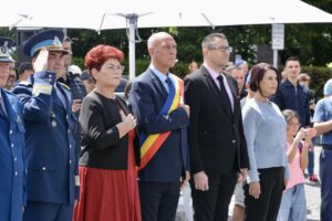 Glorie eternă eroilor neamului românesc | MyTex.ro