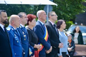 Glorie eternă eroilor neamului românesc | MyTex.ro