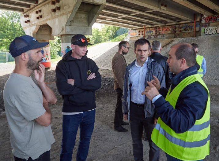 Publicitate electorală USR: Allen Coliban împreună cu brașovenii au câștigat Cetățuia, skatepark-ul și au oprit drumul forestier Gorița; „Tot împreună vom construi viitorul Brașovului”, spune primarul Brașovului 15 | MyTex.ro