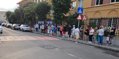 Coadă mare la vot în cartierul Tractorul | MyTex.ro