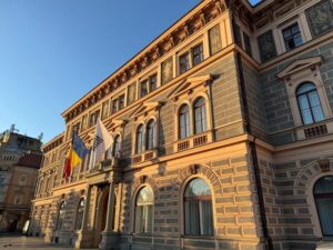 După 100 de ani | MyTex.ro