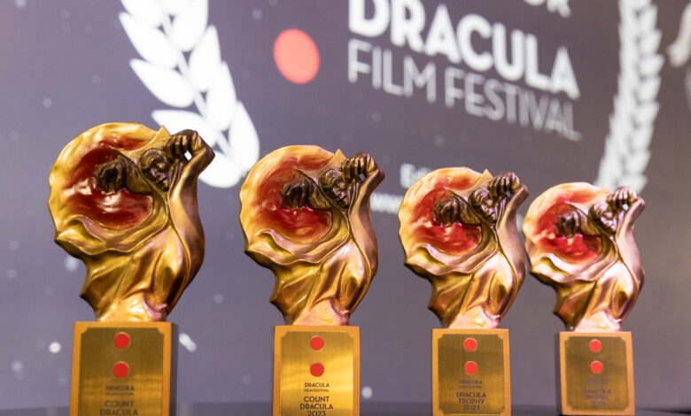 Dracula Film Festival anunță lansarea competițiilor de filme pentru ediția din 2024 și prezintă posterul oficial al festivalului, realizat de un cunoscut artist spaniol 17 Dracula | MyTex.ro