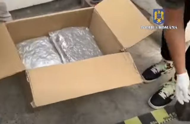 Bărbat reținut după ce a ridicat prin curier zece kilograme de canabis 3 Bărbat reținut după ce a ridicat prin curier zece kilograme de canabis | MyTex.ro