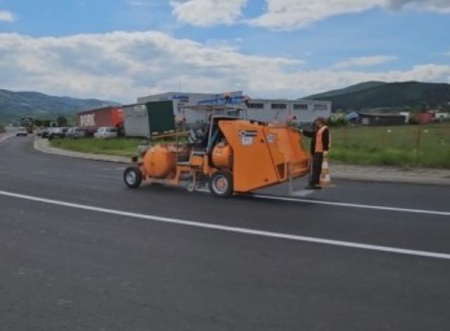 Se refac marcajele rutiere pe DN1 3 Se refac marcajele rutiere pe DN1 | MyTex.ro