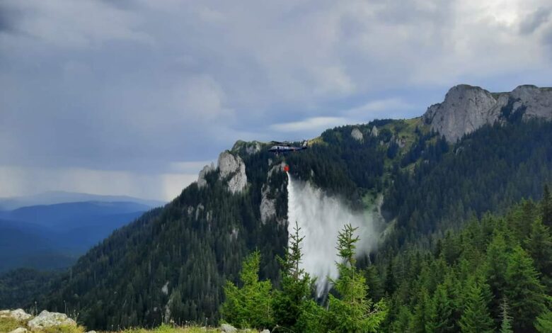 ISU Brașov: Trei mici focare fumegă încă în zone inaccesibile din Masivul Piatra Mare 3 trei | MyTex.ro