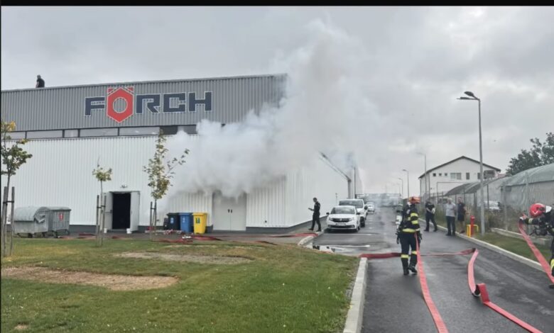 Echipaje ale ISU Brașov, intervenție - exercițiu la depozitul Foerch (video) 3 Echipaje | MyTex.ro