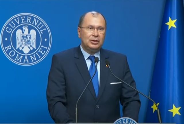 Sute de pensionari, nemulțumiți de recalcularea pensiilor / „Mi s-a tăiat 500 de lei, din 1.300 pe care îi aveam” 3 Sute de pensionari | MyTex.ro