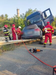 Tragedie în această dimineață! Doi morți în urma coliziunii dintre un autoturism și un TIR 8 Tragedie | MyTex.ro