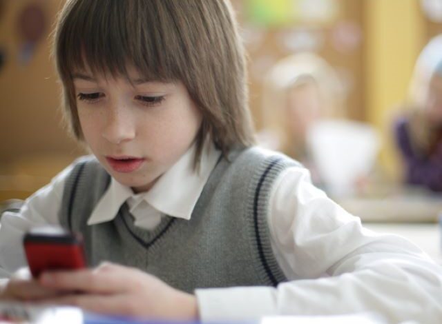 Ungaria va interzice telefoanele mobile în școli 3 Ungaria va interzice telefoanele mobile în școli | MyTex.ro