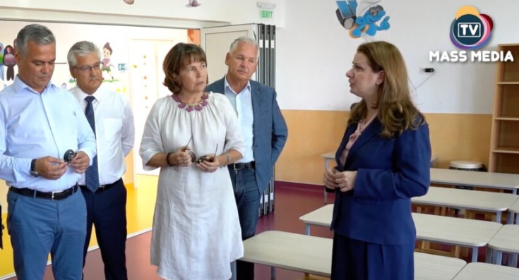 Directoarea școlii din Cristian (Brașov) i s-a plâns ministrului Educației de birocrația excesivă din sistem / Răspunsul Ligiei Deca 3 Directoarea școlii din Cristian | MyTex.ro