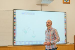 Două firme brașovene vor să doteze școlile din Brașov | MyTex.ro