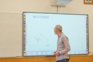 Două firme brașovene vor să doteze școlile din Brașov | MyTex.ro