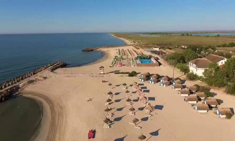 Cadavrele a două persoane plutesc de mai multe zile în mare, în zona Gura Portiței, fără a putea fi recuperate de autorități 3 cadavrele | MyTex.ro