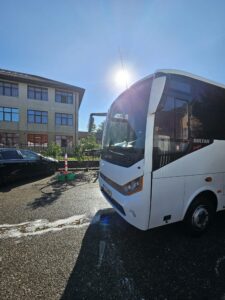 Microbuz școlar nou pentru elevii din Sânpetru | MyTex.ro
