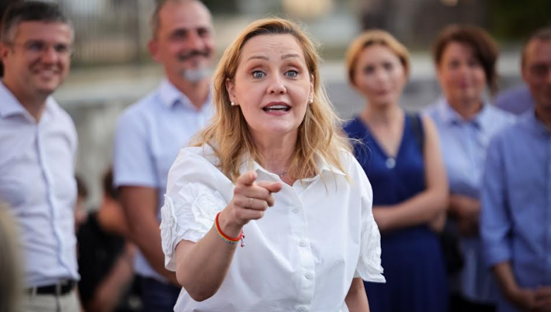Elena Lasconi: „Oamenii de bună credință nu trebuie să se ferească să intre în politică” / USR Brașov este deschis pentru orice cetățean cinstit, indiferent dacă dorește să se alăture sau are nevoie de sprijin 7 Elena Lasconi | MyTex.ro