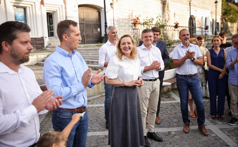 Elena Lasconi: „Oamenii de bună credință nu trebuie să se ferească să intre în politică” / USR Brașov este deschis pentru orice cetățean cinstit, indiferent dacă dorește să se alăture sau are nevoie de sprijin 9 Elena Lasconi | MyTex.ro