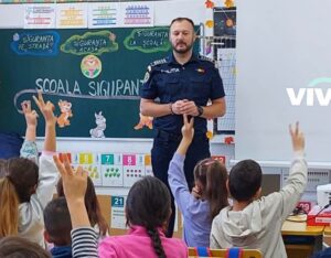 Polițiștii brașoveni, implicați în programul „Săptămâna Altfel” 10 Polițiștii | MyTex.ro