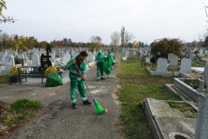 Lucrări de salubrizare la Cimitirul Municipal | MyTex.ro