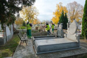 Lucrări de salubrizare la Cimitirul Municipal | MyTex.ro