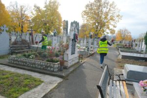 Lucrări de salubrizare la Cimitirul Municipal | MyTex.ro